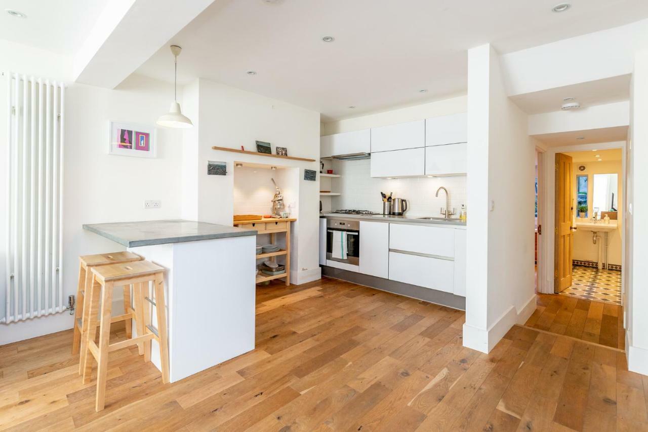 Apartamento Bonnington Gardens - 1 Bed Open Plan Basement Flat *