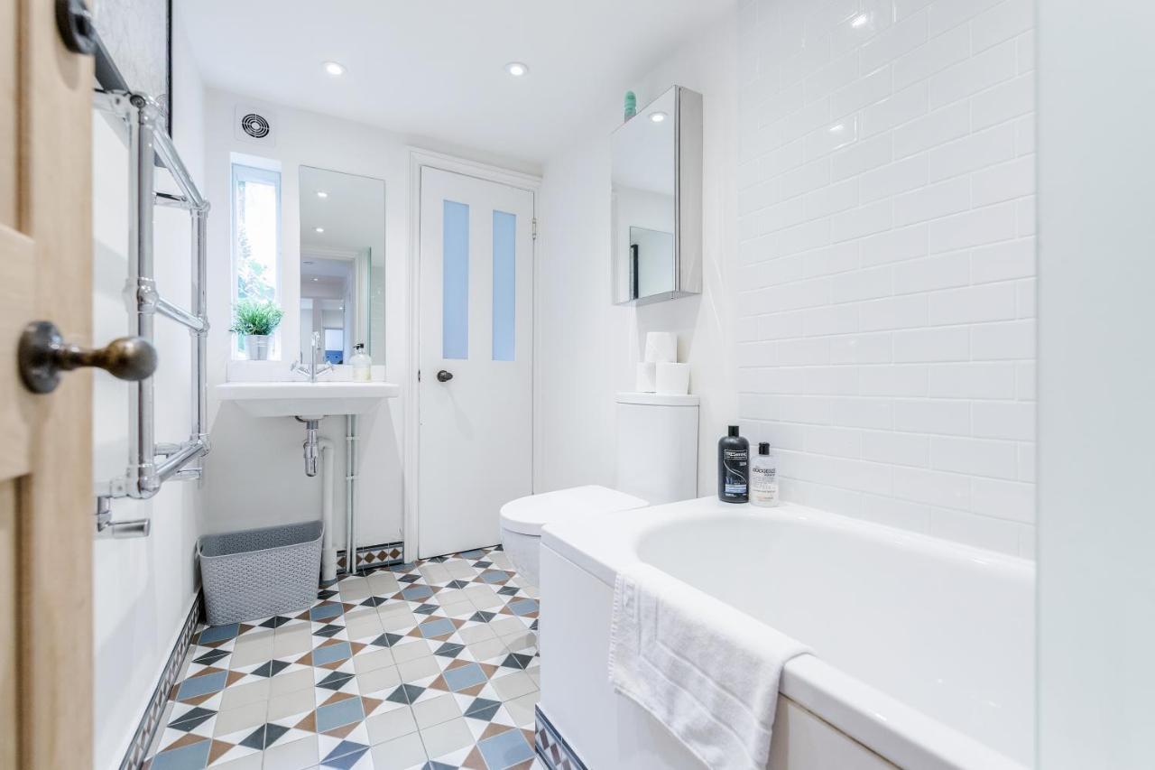 Apartamento Bonnington Gardens - 1 Bed Open Plan Basement Flat *